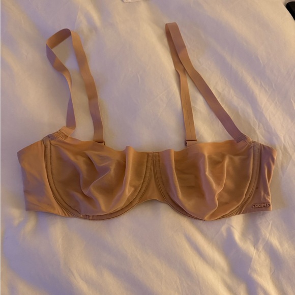 Skims Balconette Bra - Picture 2 of 4